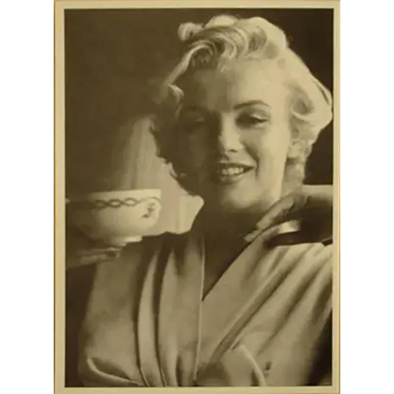 Postcard Marilyn Monroe - Café