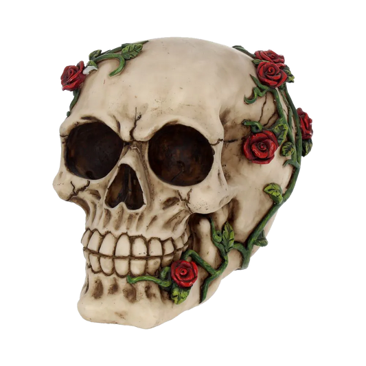 Crâne “Rose From Beyond” – vue trois quarts avant montrant les détails des roses sculptées