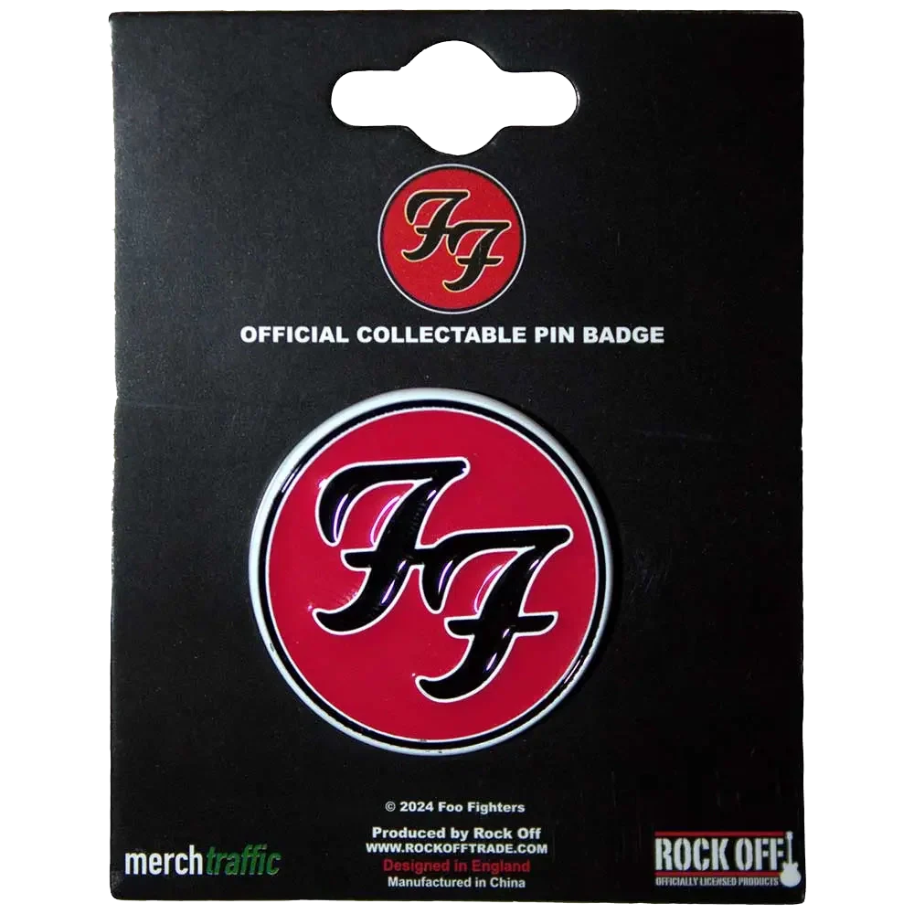 Pin's officiel Foo Fighters présenté sur carte Rock Off - badge rouge et noir sous licence 2024