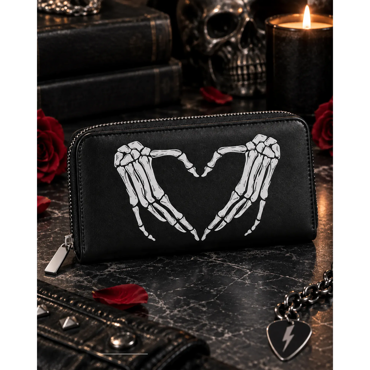Portefeuille Banned Alternative Darkest Love présenté en situation | Banned Alternative Darkest Love wallet shown in a lifestyle setting