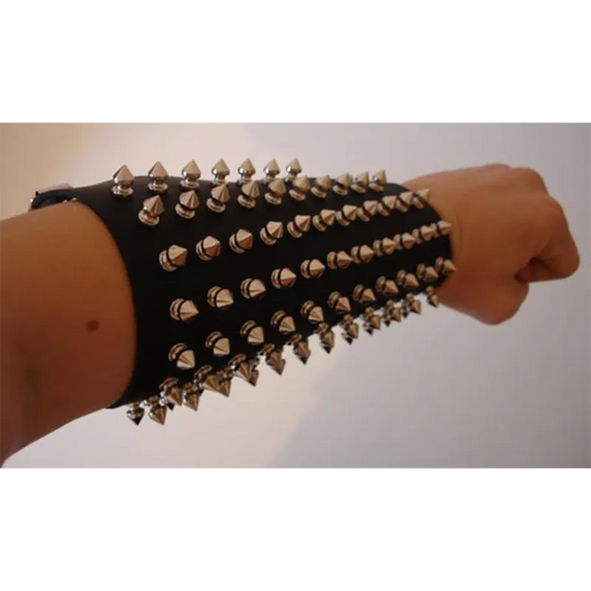 Bracelet Spikes 11 rows porté
