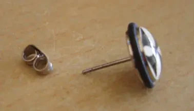 Boucle d'oreille Croix de fer