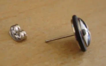 Boucle d'oreille Croix de fer