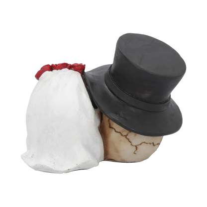 Vue diagonale arrière de la figurine – sculpture gothique avec finitions réalistes