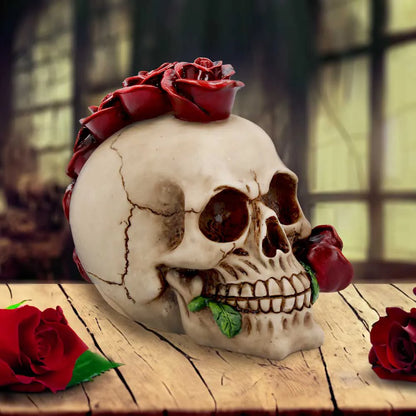 Figurine gothique Rosehawk mise en scène sur table en bois – ambiance romantique dark