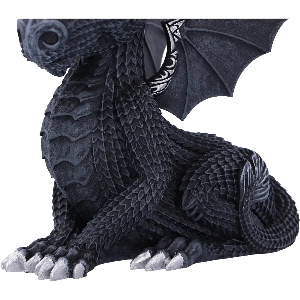 Détail du torse et des griffes argentées du dragon Lucifly en résine