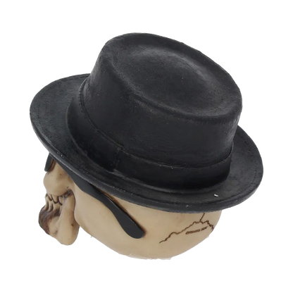 Vue 3/4 arrière du chapeau noir du crâne