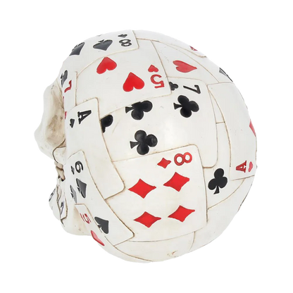 Crâne décoré de cartes à jouer