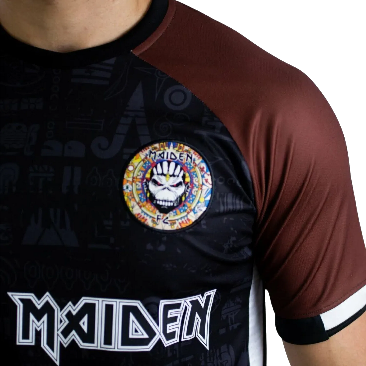 Écusson Maiden FC du maillot officiel Iron Maiden The Book Of Souls avec Eddie | Maiden FC badge on the official Iron Maiden The Book Of Souls football shirt featuring Eddie