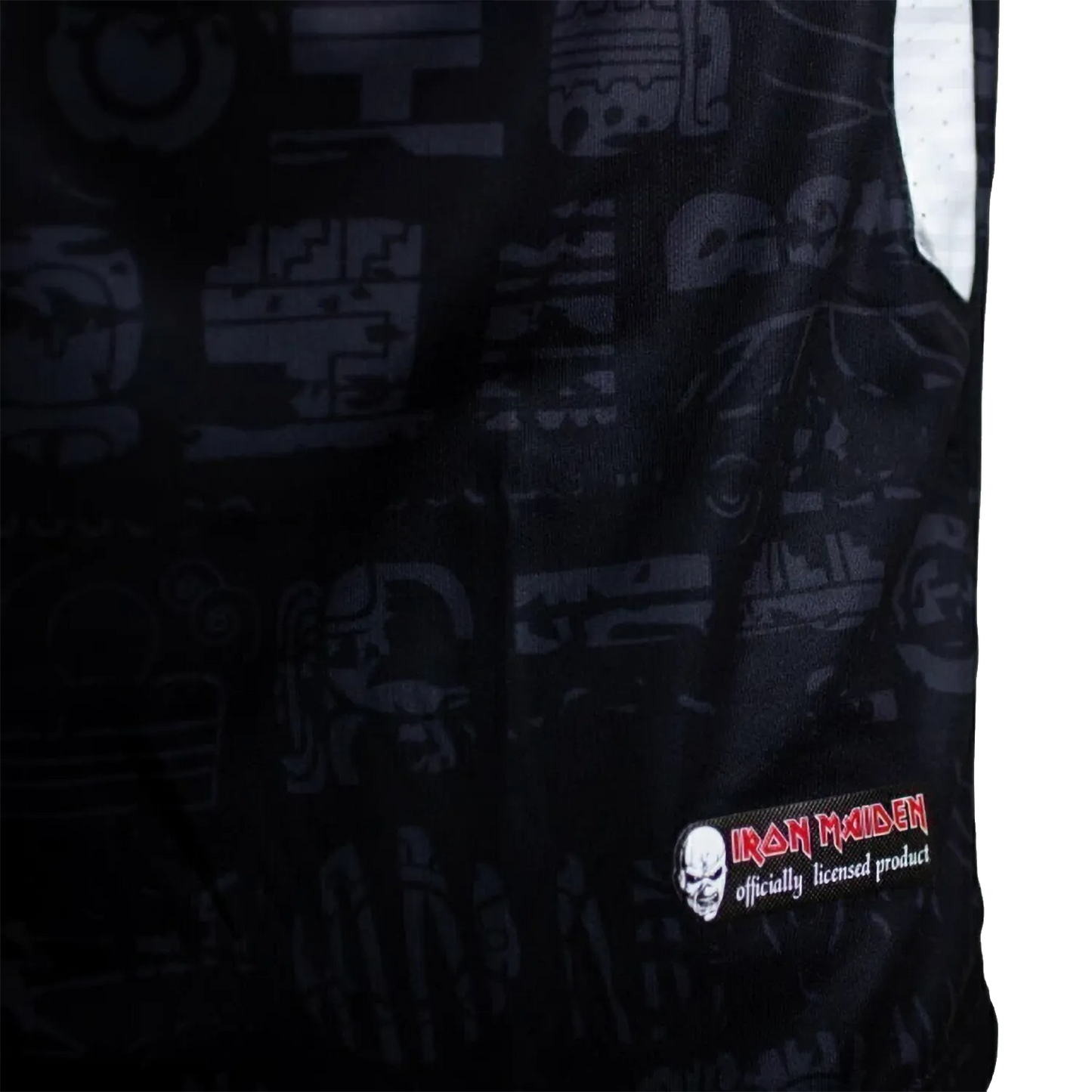Étiquette Iron Maiden Officially Licensed Product sur le maillot The Book Of Souls | Iron Maiden Officially Licensed Product label on The Book Of Souls football shirt