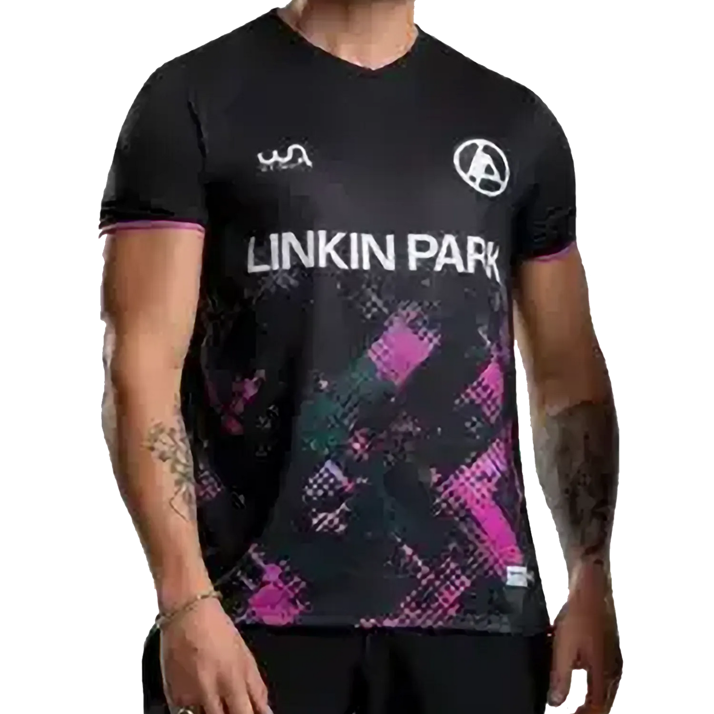 Maillot de football officiel Linkin Park From Zero noir avec logo Linkin Park blanc et finitions roses aux manches | Official Linkin Park From Zero black football shirt with white Linkin Park logo and pink sleeve trim