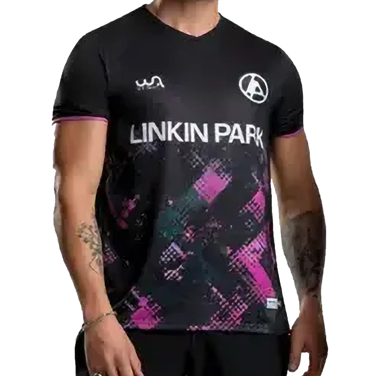 Maillot de football officiel Linkin Park From Zero noir avec logo Linkin Park blanc et finitions roses aux manches | Official Linkin Park From Zero black football shirt with white Linkin Park logo and pink sleeve trim