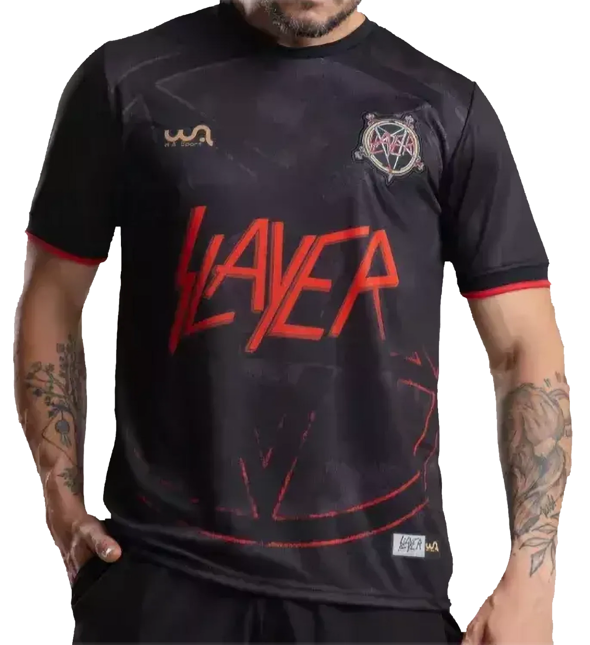Maillot de football officiel Slayer Since 1981 noir et rouge – vue de face avec logo Slayer et écusson pentagramme | Official Slayer Since 1981 football shirt in black and red – front view with Slayer logo and pentagram crest