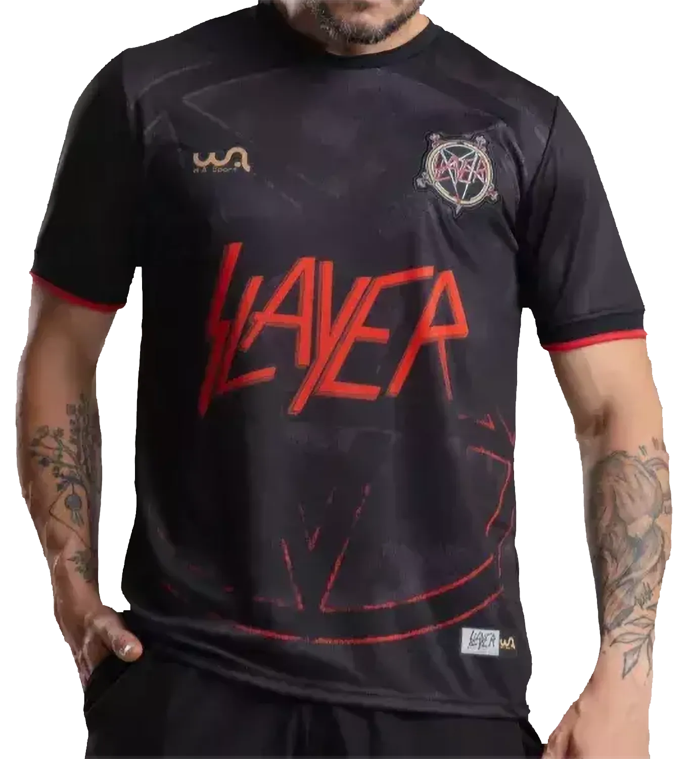 Maillot de football officiel Slayer Since 1981 noir et rouge – vue de face avec logo Slayer et écusson pentagramme | Official Slayer Since 1981 football shirt in black and red – front view with Slayer logo and pentagram crest