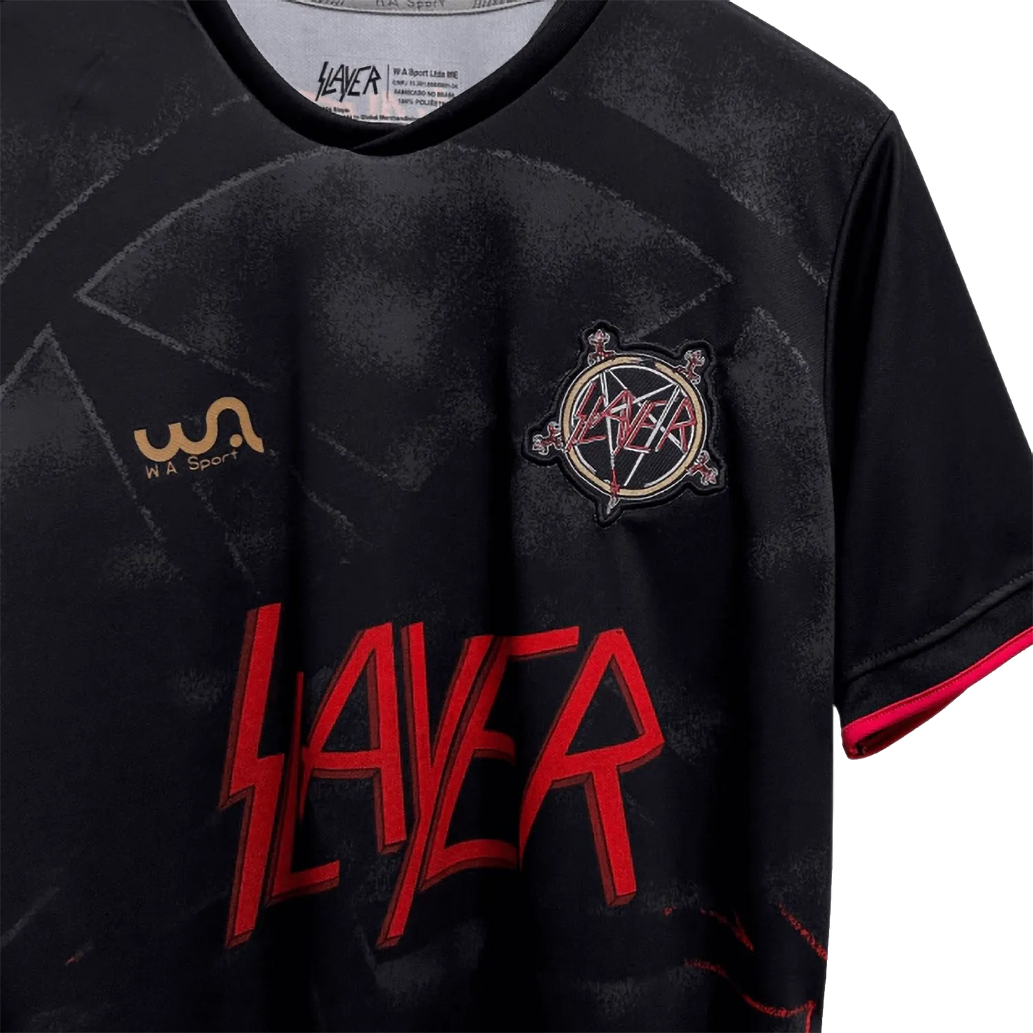 Maillot Slayer Since 1981 – détail du logo rouge, écusson pentagramme et motifs ton sur ton | Slayer Since 1981 football shirt – detail of red logo, pentagram crest and tone-on-tone graphics