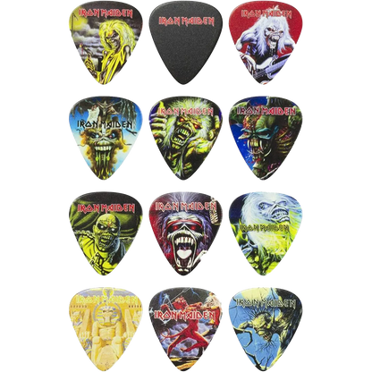 Ensemble de 12 médiators Iron Maiden assortis, décorés de visuels divers | Set of 12 assorted Iron Maiden guitar picks, decorated with various designs