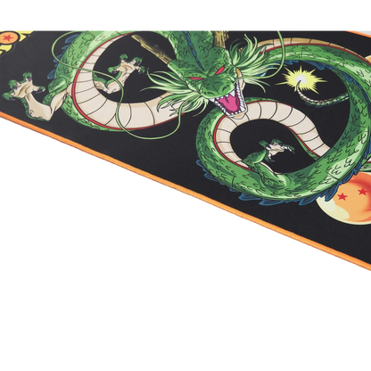Vue rapprochée du dragon Shenron et des détails graphiques