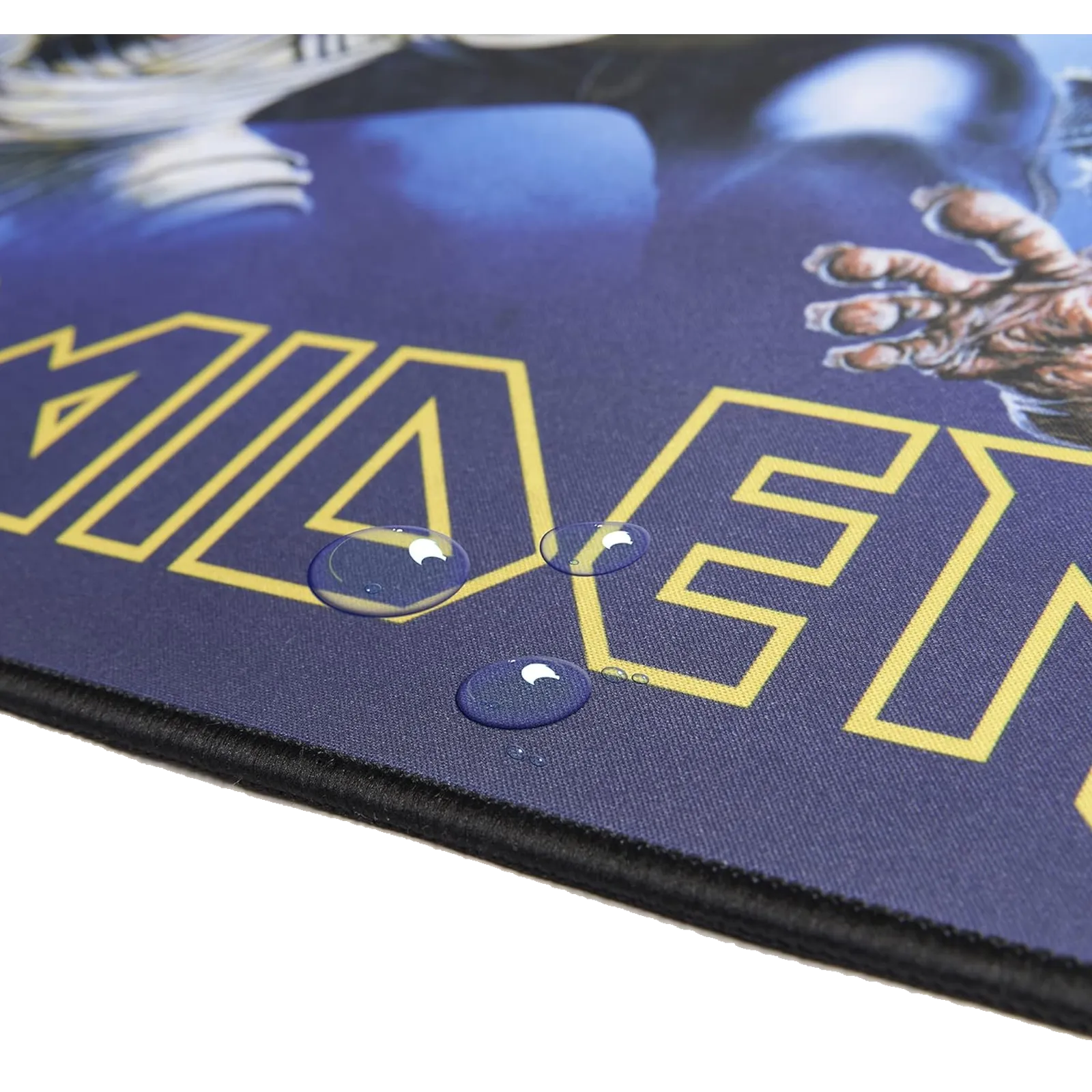 Tapis de souris XXL Iron Maiden Eddie Through the Years - surface déperlante avec gouttes d’eau