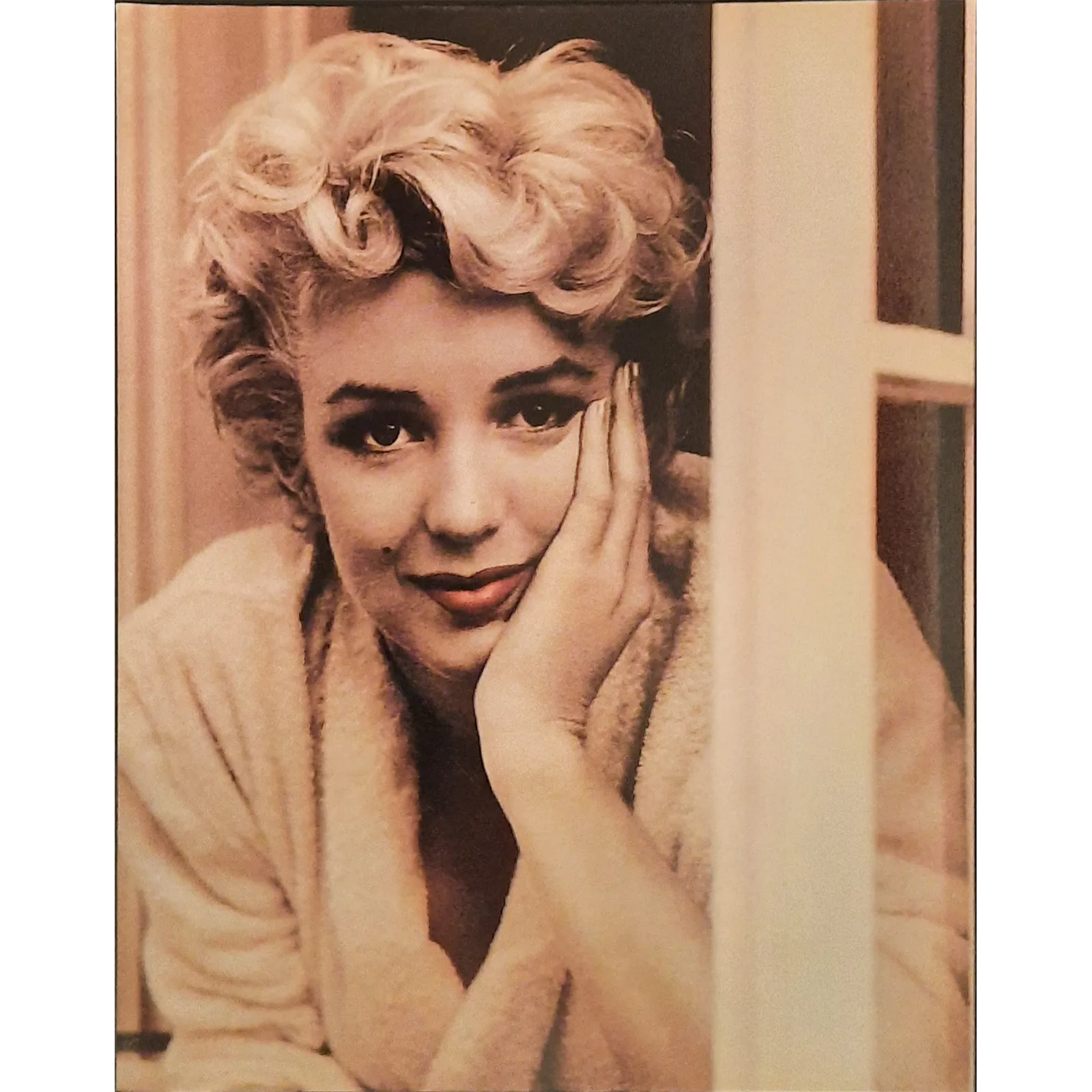 Maxi carte postale Marilyn Monroe - Fenêtre | Maxi postcard Marilyn Monroe - Window
