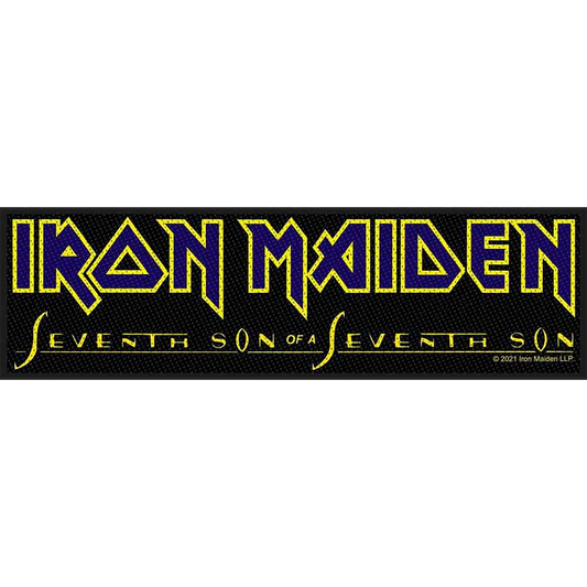 Patch à coudre Iron Maiden Seventh Son of a Seventh Son officiel brodé 18,5 × 5 cm avec logo du groupe et titre de l'album | Official Iron Maiden Seventh Son of a Seventh Son embroidered sew-on patch 18.5 × 5 cm featuring the band logo and album title