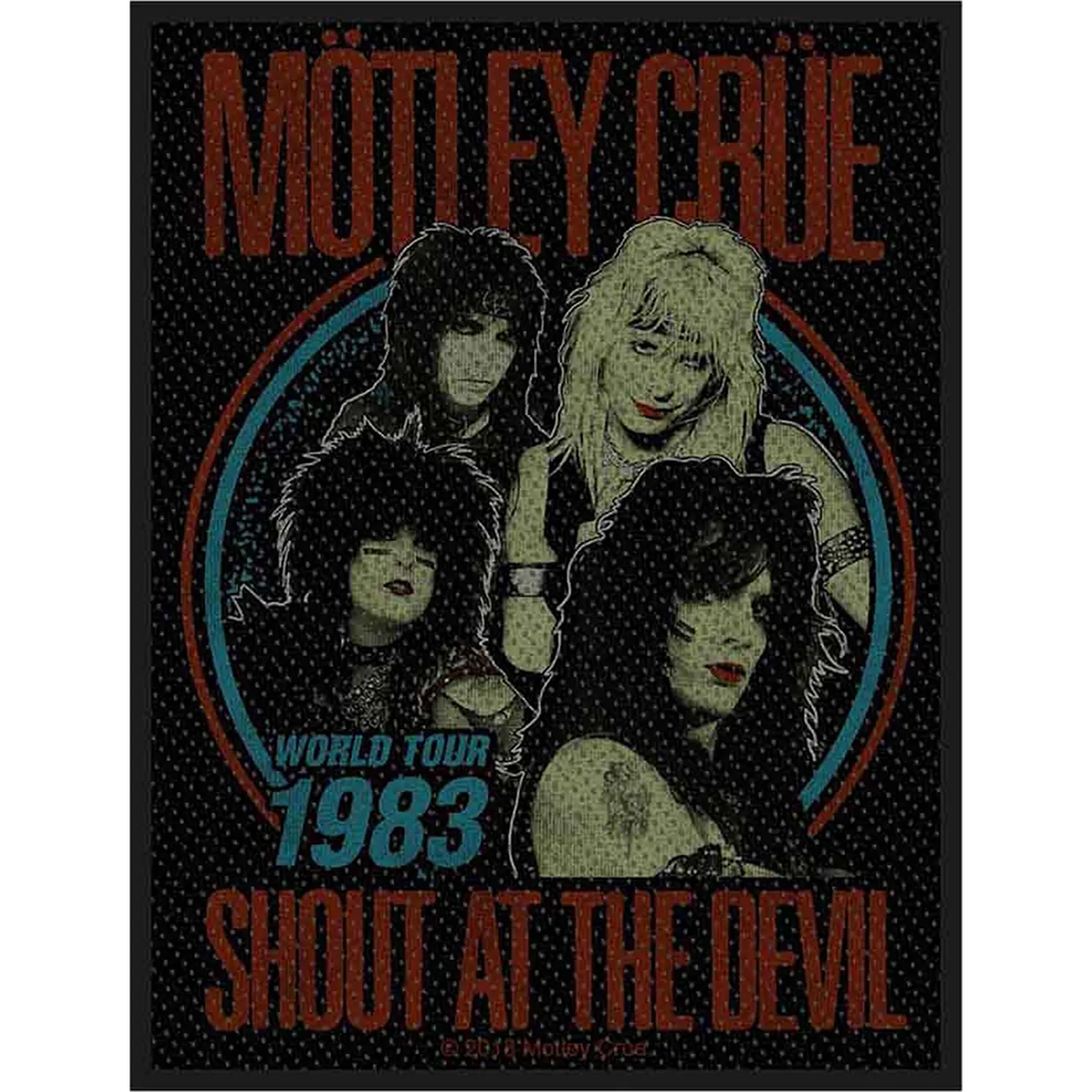 Patch à coudre officiel Mötley Crüe World Tour 1983 « Shout at the Devil » 7,5 × 10 cm avec portrait des membres du groupe | Official Mötley Crüe World Tour 1983 "Shout at the Devil" 7.5 × 10 cm sew-on patch featuring portraits of the band members