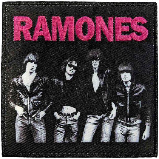 Patch officiel Ramones avec photo du groupe noir et blanc et logo magenta 10 × 10 cm | Official Ramones patch with black and white band photo and magenta logo 10 × 10 cm