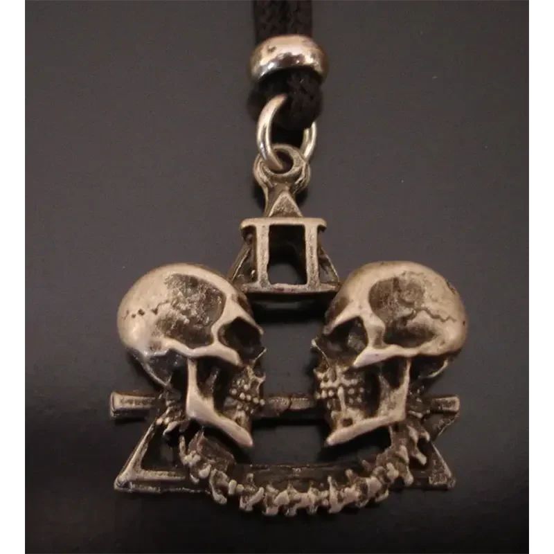 Pendant Skulls