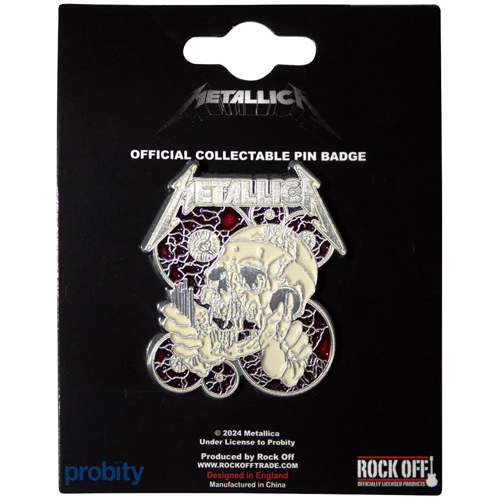 Pin's Metallica - The Shortest Straw présenté sur carte Rock Off - badge rouge et noir sous licence 2024