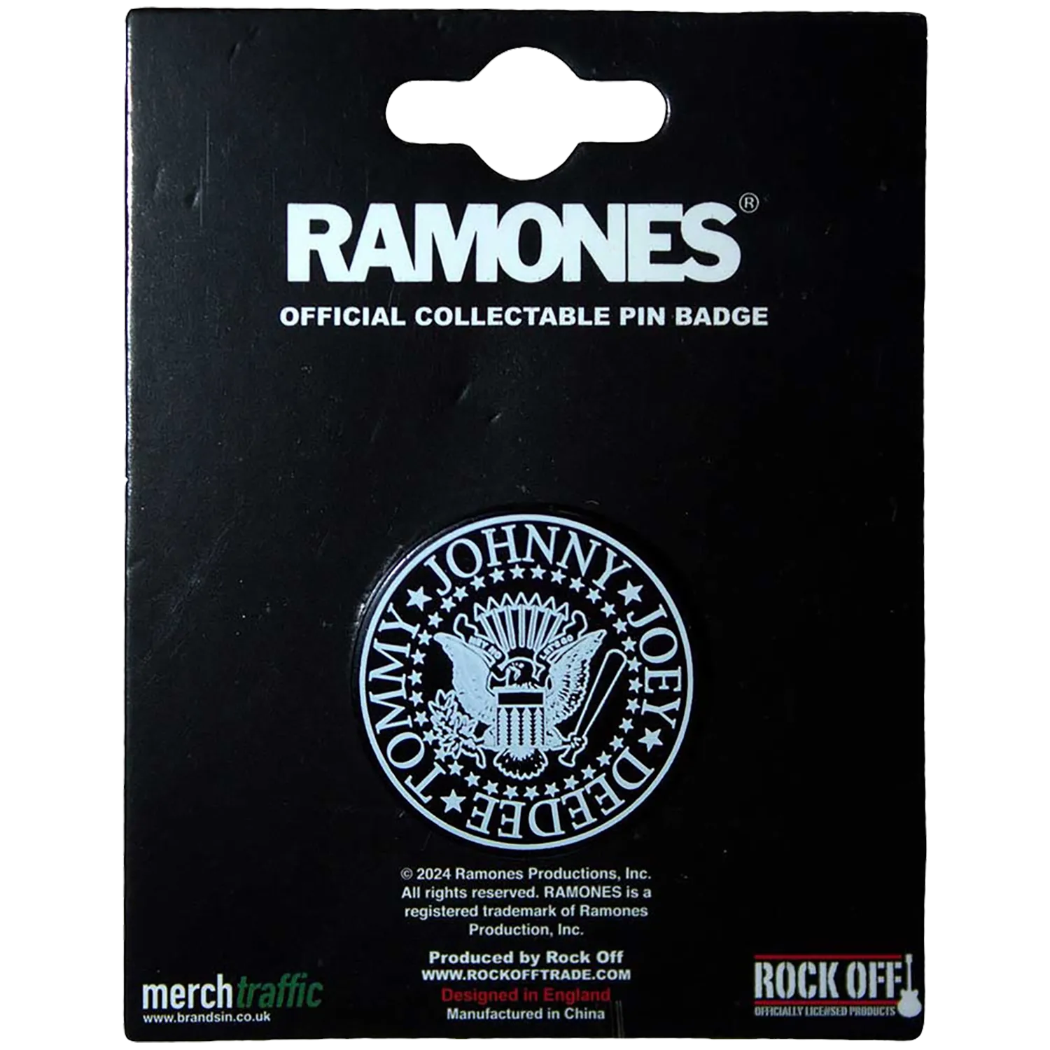 Pin's officiel Ramones présenté sur carte Rock Off sous licence Ramones Productions Ltd 2024 | Official Ramones badge pin shown on Rock Off card, licensed Ramones Productions Ltd 2024