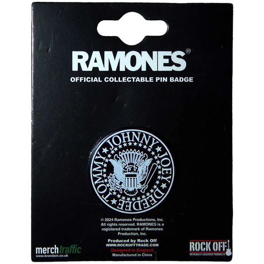 Pin's officiel Ramones présenté sur carte Rock Off sous licence Ramones Productions Ltd 2024 | Official Ramones badge pin shown on Rock Off card, licensed Ramones Productions Ltd 2024