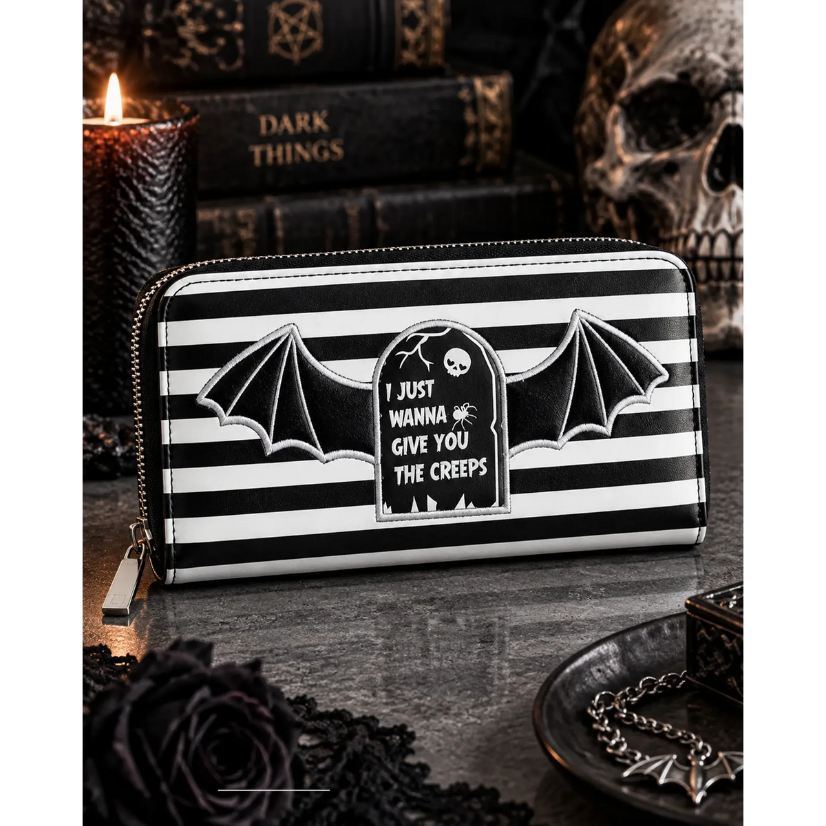 Portefeuille Banned Alternative I Just Wanna Give You The Creeps présenté en situation | Banned Alternative I Just Wanna Give You The Creeps wallet shown in a lifestyle setting