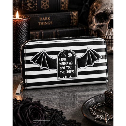 Portefeuille Banned Alternative I Just Wanna Give You The Creeps présenté en situation | Banned Alternative I Just Wanna Give You The Creeps wallet shown in a lifestyle setting