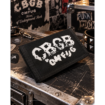 Portefeuille CBGB présenté en situation | CBGB wallet shown in a lifestyle setting