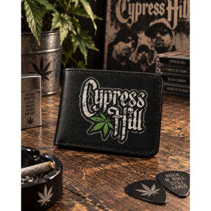 Portefeuille Cypress Hill Rocksax présenté en situation | Cypress Hill Rocksax wallet shown in a lifestyle setting
