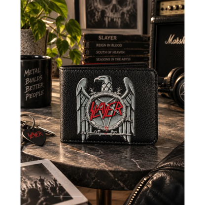 Portefeuille Slayer Eagle Rocksax présenté en situation | Slayer Eagle Rocksax wallet shown in a lifestyle setting