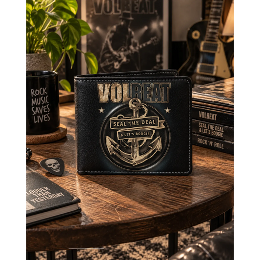 Portefeuille Volbeat Seal the Deal & Let’s Boogie Rocksax présenté en situation | Volbeat Seal the Deal & Let’s Boogie Rocksax wallet shown in a lifestyle setting