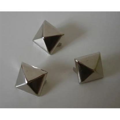 set of 3 pyramide spikes 