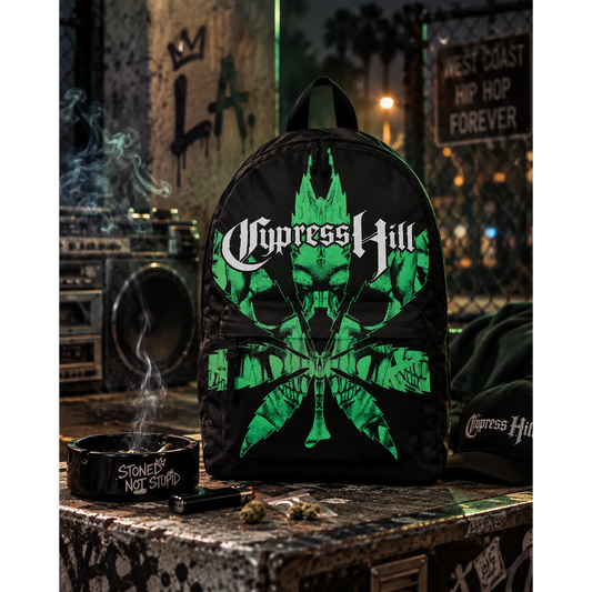 Sac à dos Cypress Hill noir avec motif vert et logo blanc en décor hip-hop | Black Cypress Hill backpack with green artwork and white logo in a hip-hop setting