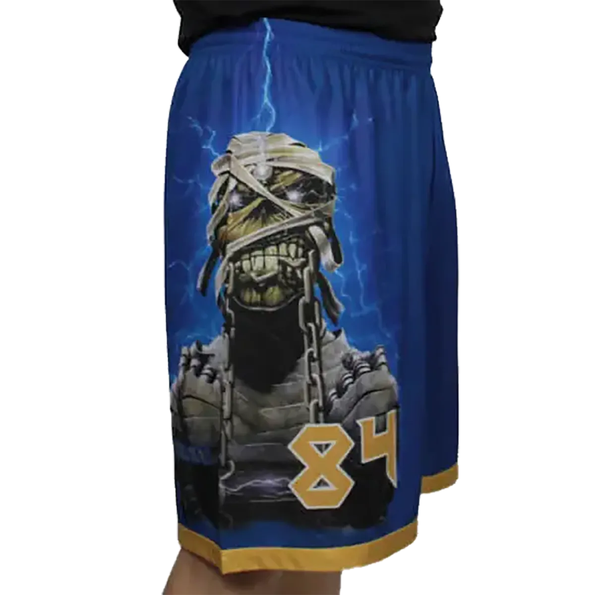 Vue côté droit du short Iron Maiden Powerslave avec Eddie en pharaon et le chiffre 84