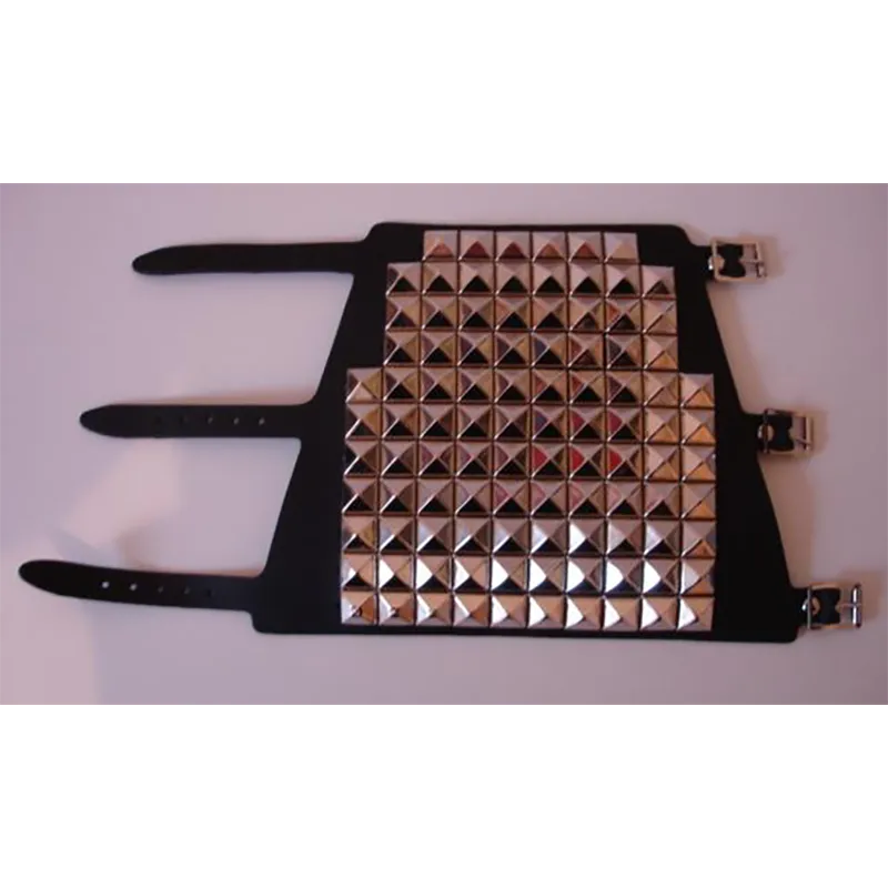 Bracelet pyramides 11 rangs (à plat)