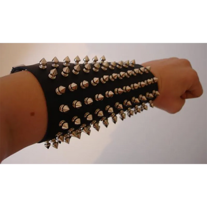 Bracelet Spikes 11 rows porté