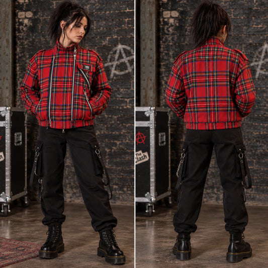 Veste punk tartan rouge à fermetures zippées – vues portée face et dos | Red tartan punk jacket with zip details – worn front and back views